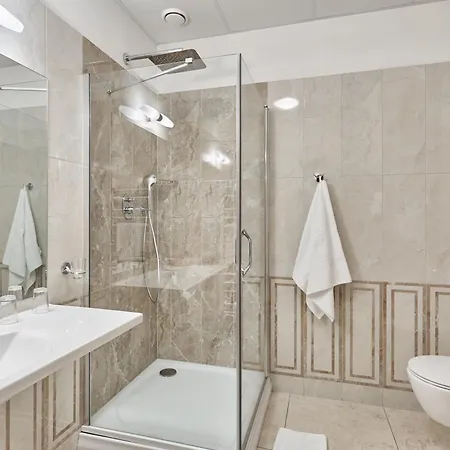 Akropolis 4* Karlovy Vary