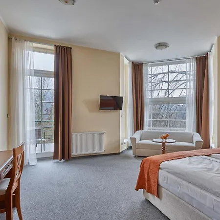 Aparthotel Akropolis 4*