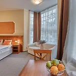 Akropolis 4*