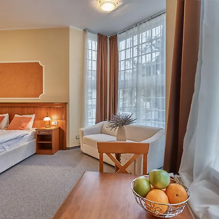 Akropolis 4*